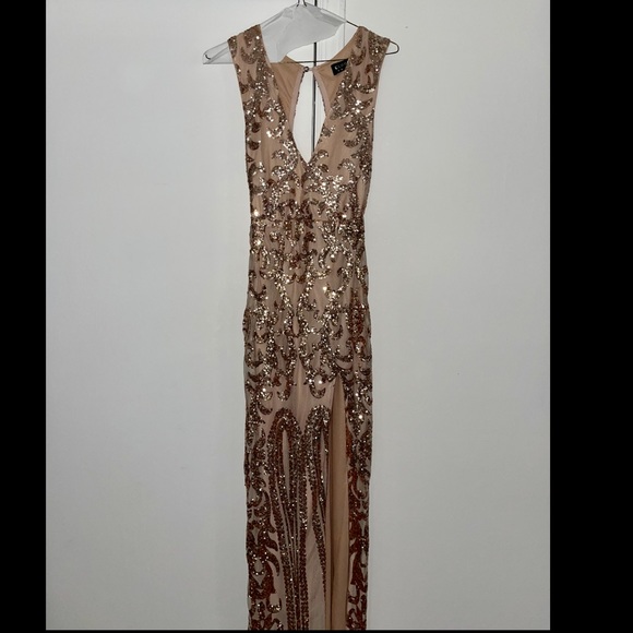 CLUB L Beautiful Sequined Dress! - Picture 1 of 8